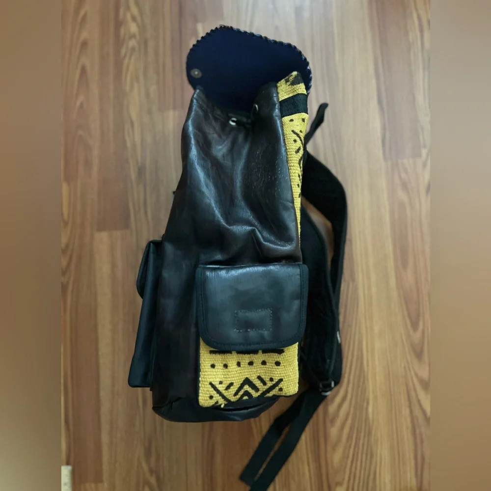 Backpack - Picture 2 of 7